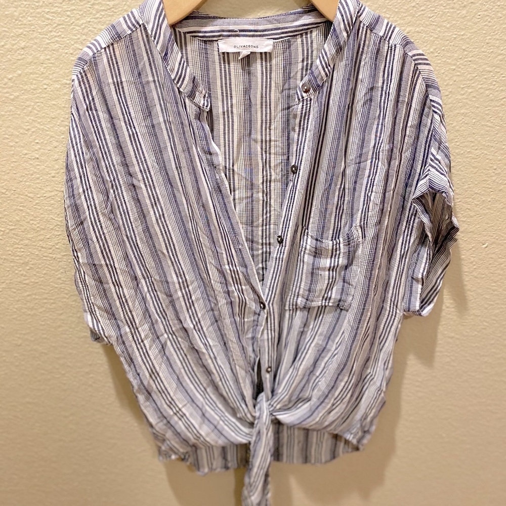 OLIVACEOUS button up top w tie